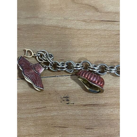 Vintage MONET Assorted Decorative Hats Charm Chain Bracelet 7” - Picture 5 of 6
